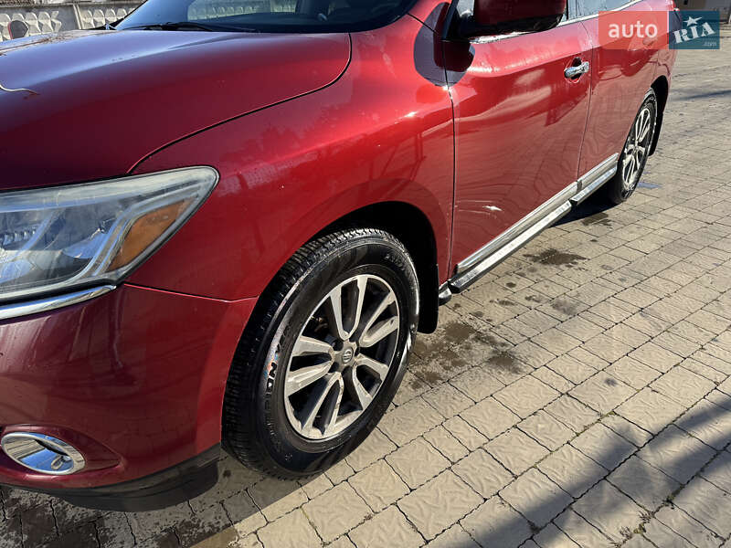Внедорожник / Кроссовер Nissan Pathfinder 2016 в Ужгороде