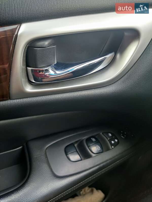 Позашляховик / Кросовер Nissan Pathfinder 2013 в Миколаєві