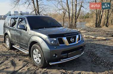 Позашляховик / Кросовер Nissan Pathfinder 2006 в Києві