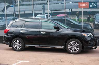 Внедорожник / Кроссовер Nissan Pathfinder 2017 в 