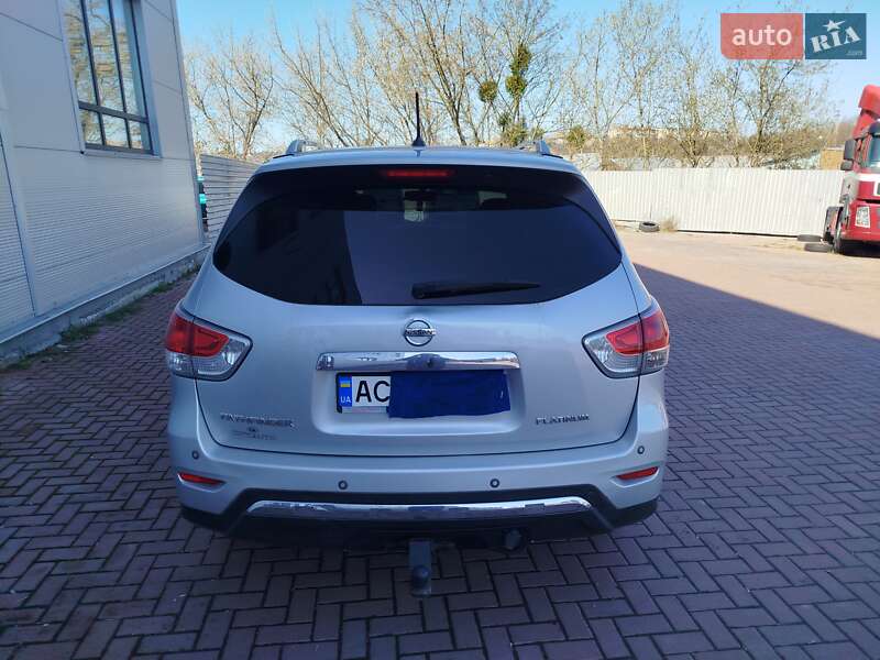 Позашляховик / Кросовер Nissan Pathfinder 2012 в Рівному