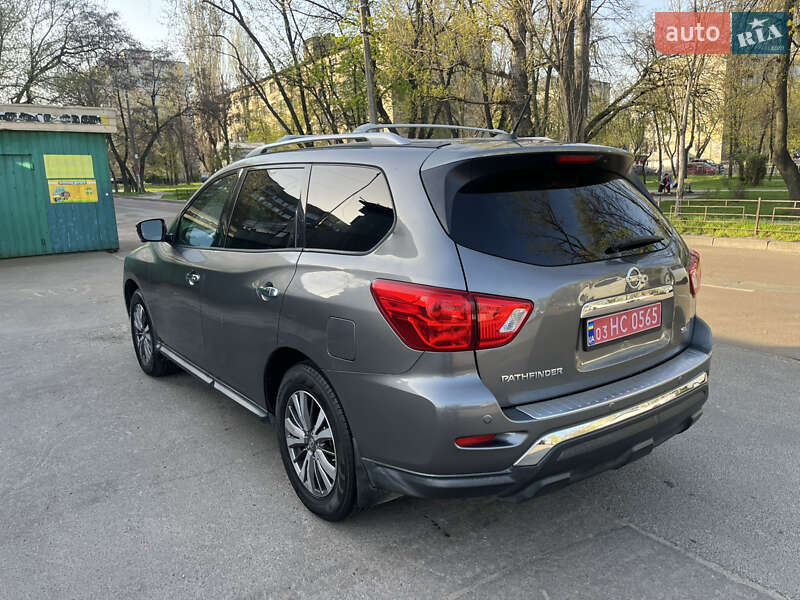 Внедорожник / Кроссовер Nissan Pathfinder 2018 в Киеве