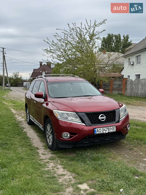 Внедорожник / Кроссовер Nissan Pathfinder 2016 в Ужгороде