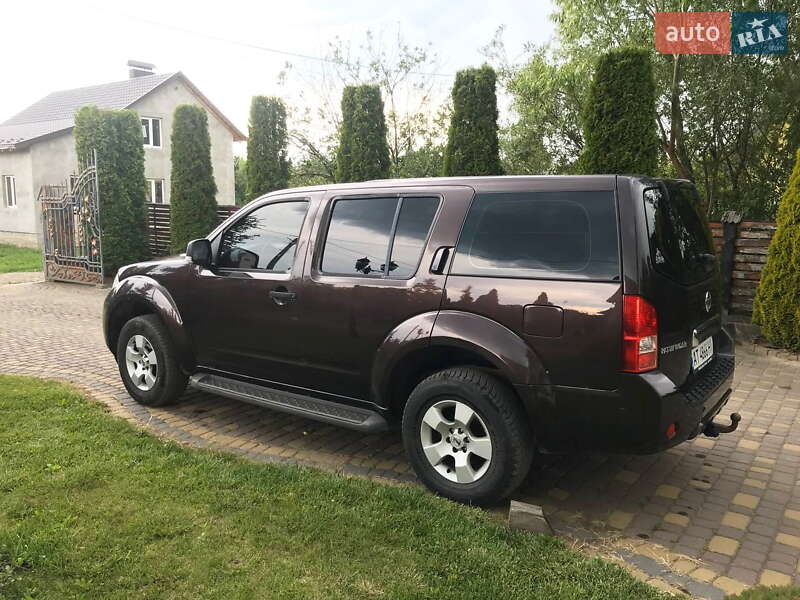 Позашляховик / Кросовер Nissan Pathfinder 2010 в Яремчі
