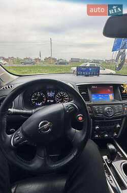 Позашляховик / Кросовер Nissan Pathfinder 2013 в 