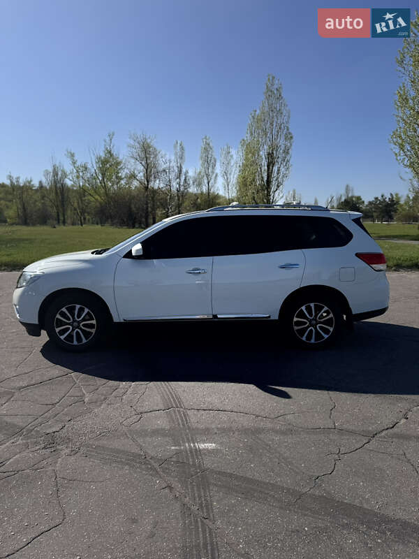 Позашляховик / Кросовер Nissan Pathfinder 2016 в Дніпрі