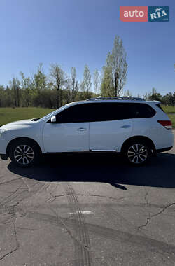 Внедорожник / Кроссовер Nissan Pathfinder 2016 в 