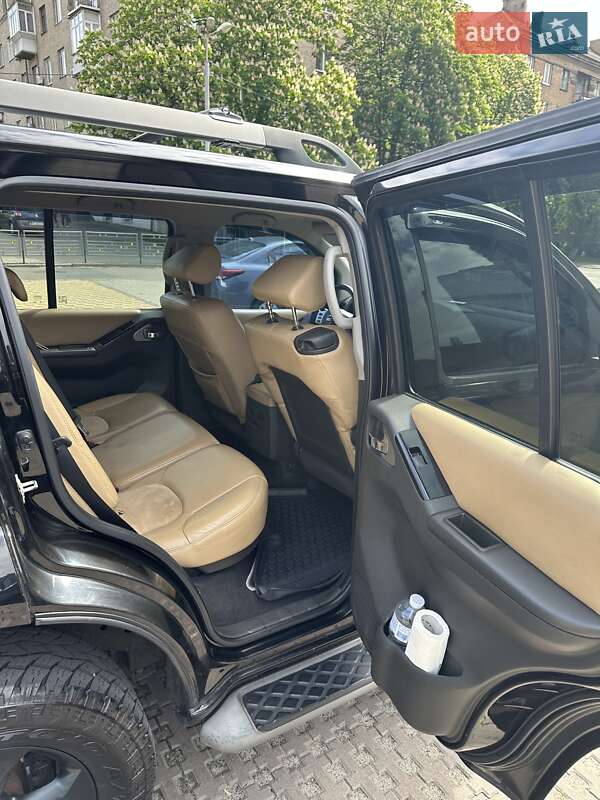 Внедорожник / Кроссовер Nissan Pathfinder 2011 в Киеве