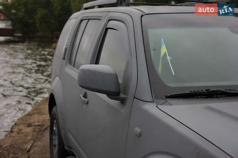 Внедорожник / Кроссовер Nissan Pathfinder 2005 в Днепре