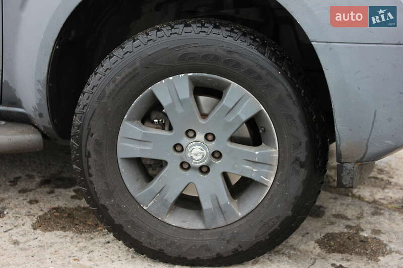 Внедорожник / Кроссовер Nissan Pathfinder 2005 в Днепре