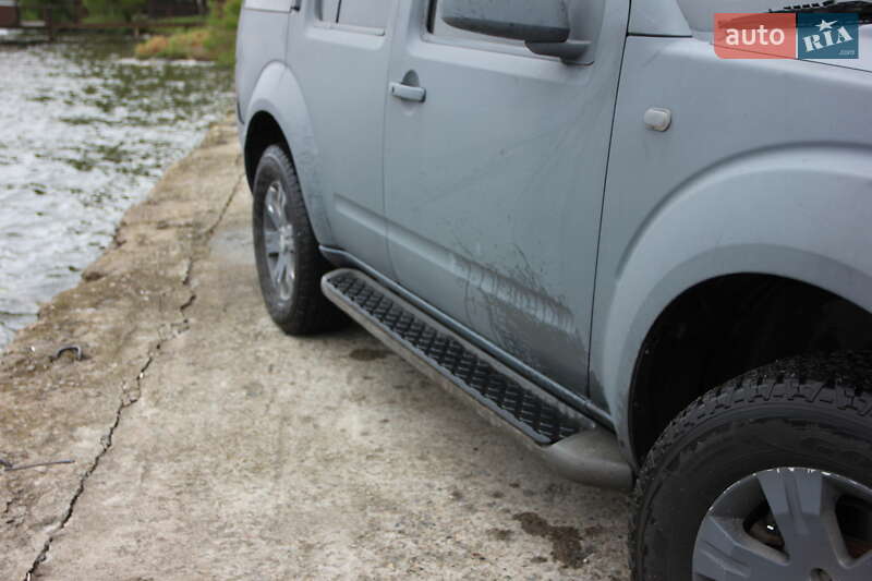 Внедорожник / Кроссовер Nissan Pathfinder 2005 в Днепре