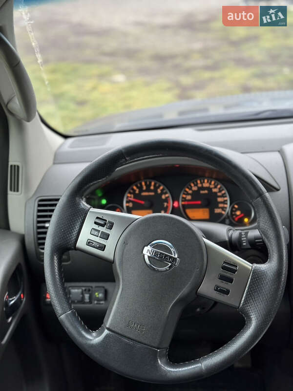 Позашляховик / Кросовер Nissan Pathfinder 2006 в Чернівцях