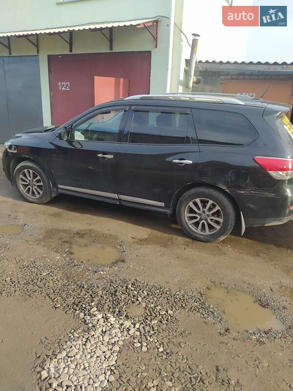 Внедорожник / Кроссовер Nissan Pathfinder 2015 в 