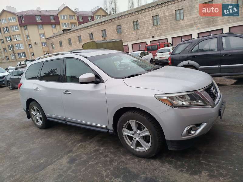 Позашляховик / Кросовер Nissan Pathfinder 2012 в Рівному