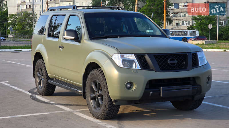 Внедорожник / Кроссовер Nissan Pathfinder 2011 в 
