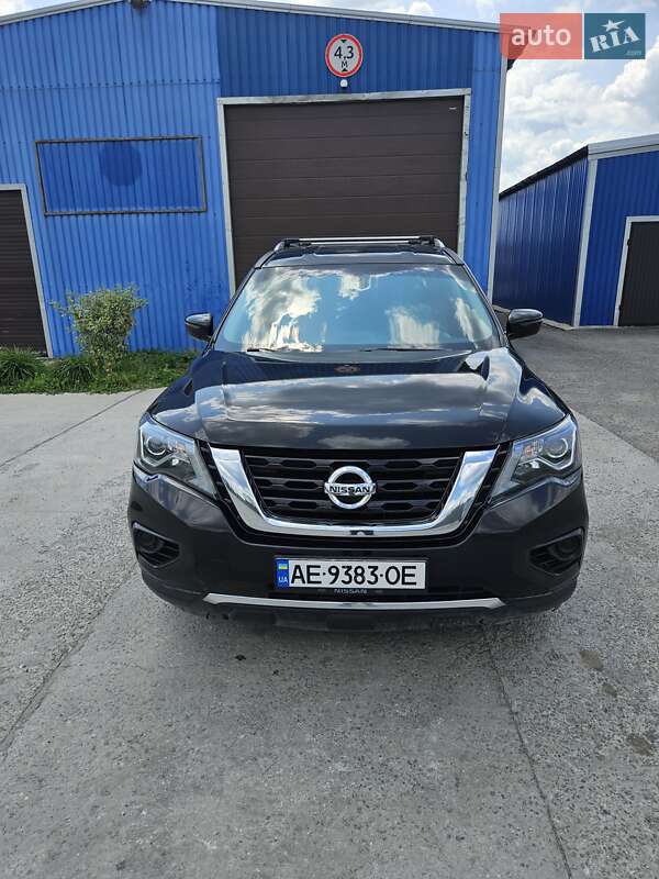Позашляховик / Кросовер Nissan Pathfinder 2017 в 