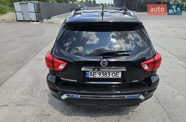 Позашляховик / Кросовер Nissan Pathfinder 2017 в 