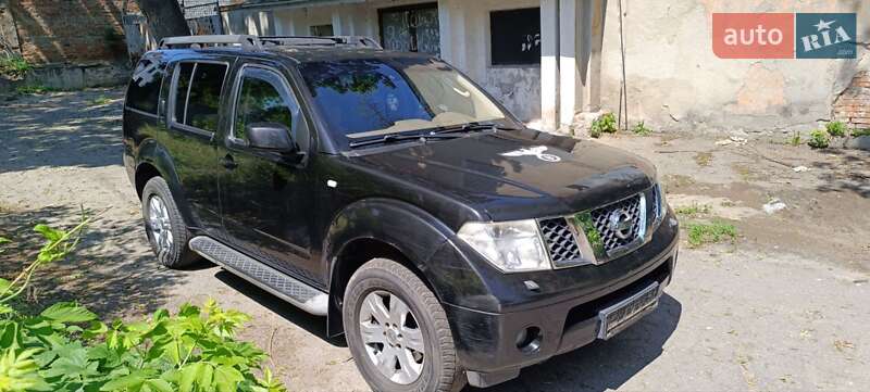 Позашляховик / Кросовер Nissan Pathfinder 2005 в Харкові