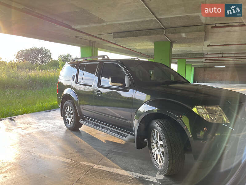 Внедорожник / Кроссовер Nissan Pathfinder 2011 в Львове
