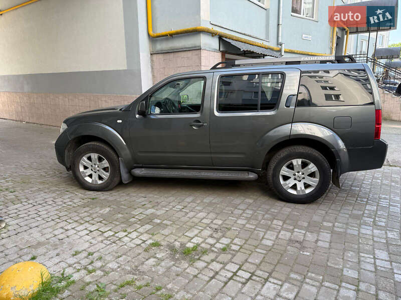 Позашляховик / Кросовер Nissan Pathfinder 2005 в Івано-Франківську