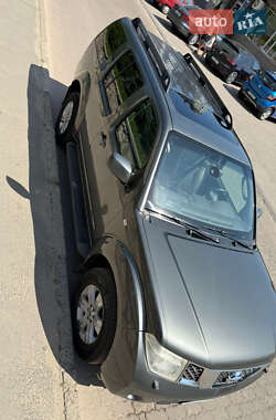 Позашляховик / Кросовер Nissan Pathfinder 2005 в Івано-Франківську