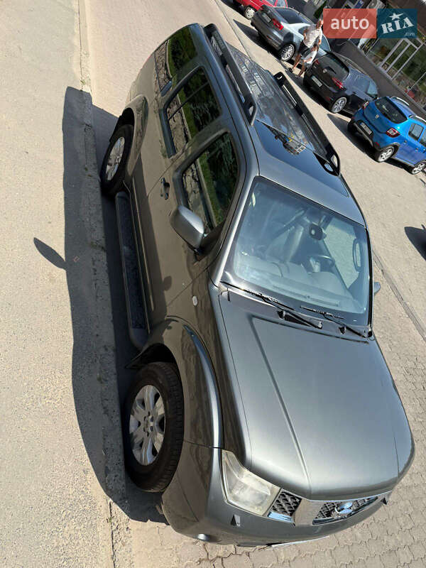 Позашляховик / Кросовер Nissan Pathfinder 2005 в Івано-Франківську