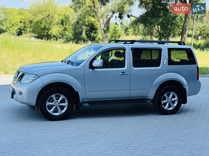 Внедорожник / Кроссовер Nissan Pathfinder 2013 в Ровно