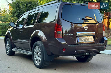 Позашляховик / Кросовер Nissan Pathfinder 2011 в 