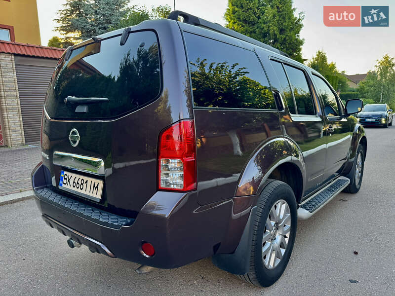 Внедорожник / Кроссовер Nissan Pathfinder 2011 в Ровно