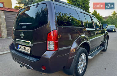 Позашляховик / Кросовер Nissan Pathfinder 2011 в 