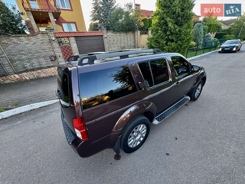 Внедорожник / Кроссовер Nissan Pathfinder 2011 в Ровно