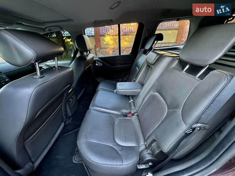 Внедорожник / Кроссовер Nissan Pathfinder 2011 в Ровно