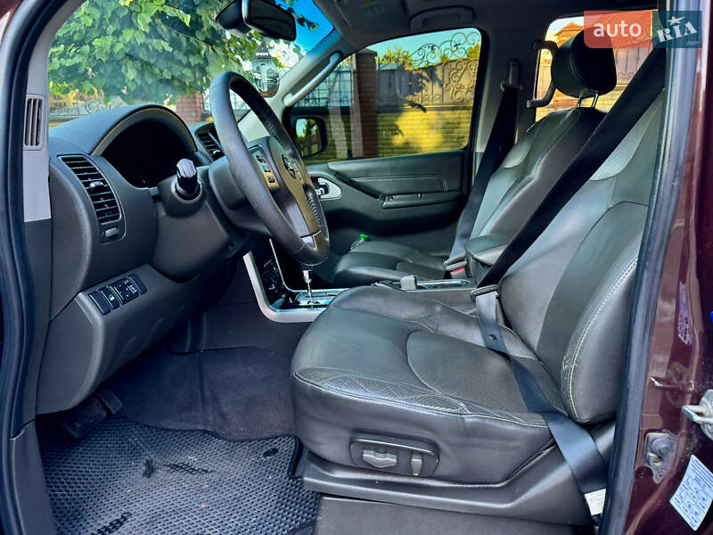 Внедорожник / Кроссовер Nissan Pathfinder 2011 в Ровно