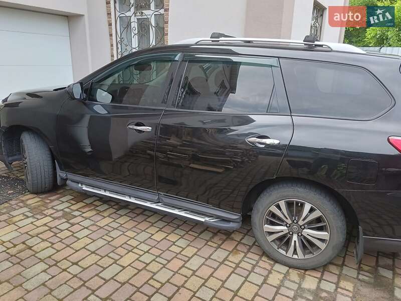 Внедорожник / Кроссовер Nissan Pathfinder 2016 в Киеве