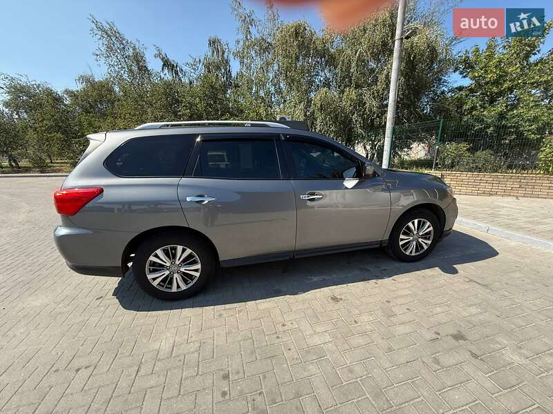 Внедорожник / Кроссовер Nissan Pathfinder 2019 в Днепре