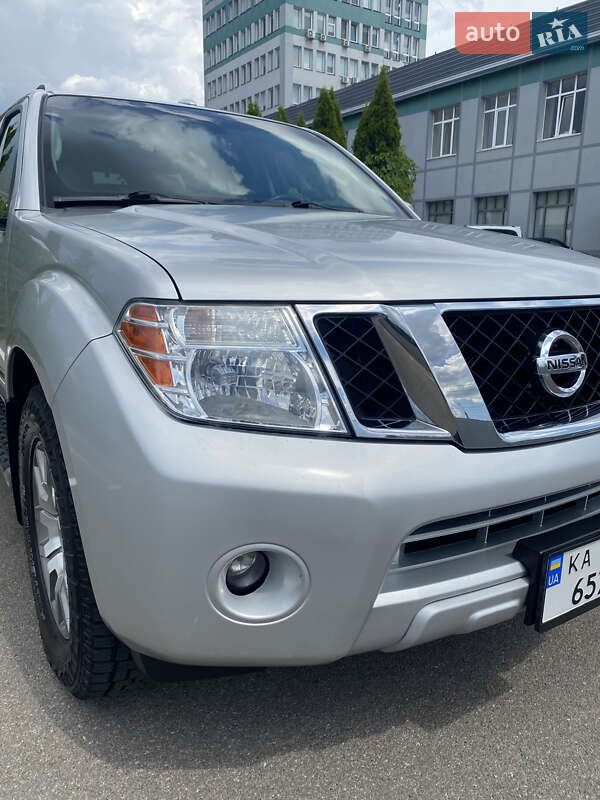 Позашляховик / Кросовер Nissan Pathfinder 2012 в Києві