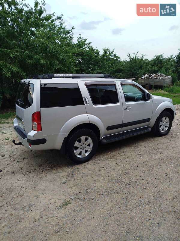 Позашляховик / Кросовер Nissan Pathfinder 2006 в Чернівцях