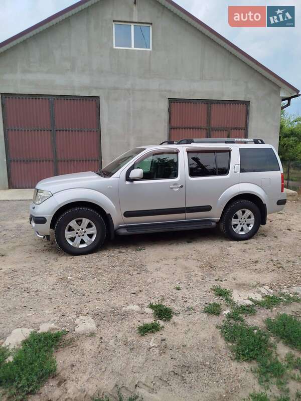 Позашляховик / Кросовер Nissan Pathfinder 2006 в Чернівцях