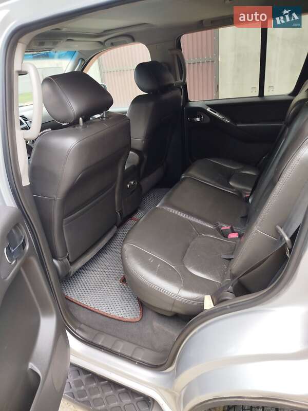 Позашляховик / Кросовер Nissan Pathfinder 2006 в Чернівцях