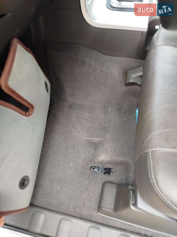 Позашляховик / Кросовер Nissan Pathfinder 2006 в Чернівцях