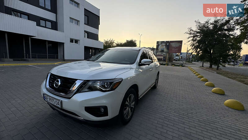 Внедорожник / Кроссовер Nissan Pathfinder 2016 в Каменском