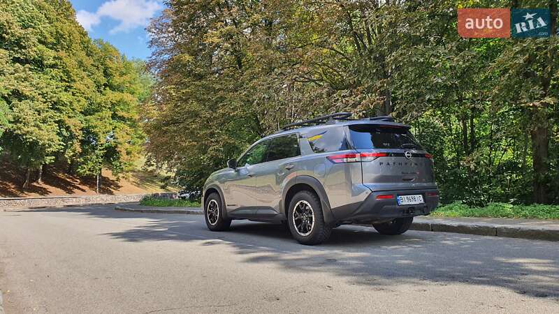 Внедорожник / Кроссовер Nissan Pathfinder 2023 в Киеве