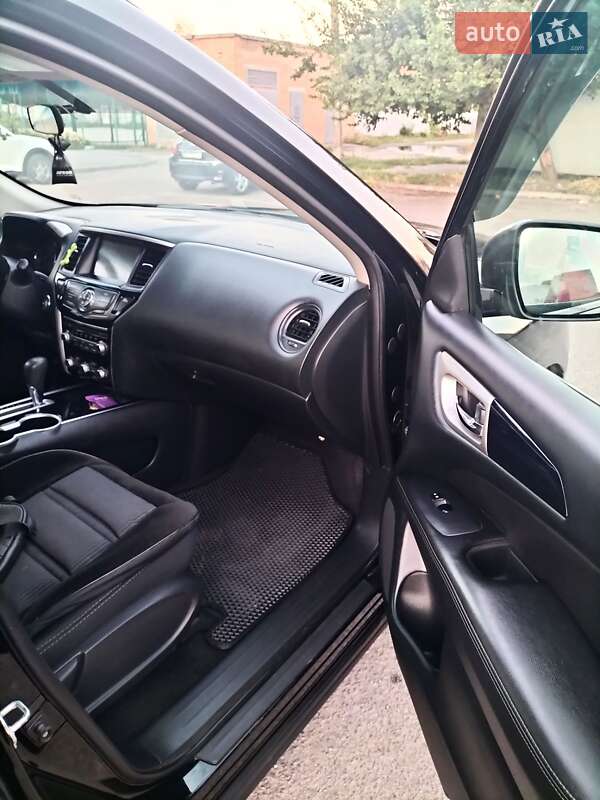 Позашляховик / Кросовер Nissan Pathfinder 2018 в Полтаві