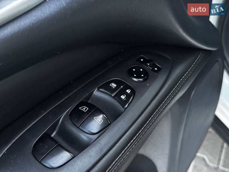 Внедорожник / Кроссовер Nissan Pathfinder 2015 в Луцке