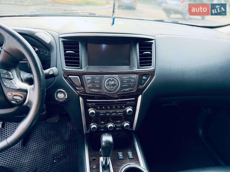 Позашляховик / Кросовер Nissan Pathfinder 2015 в Івано-Франківську
