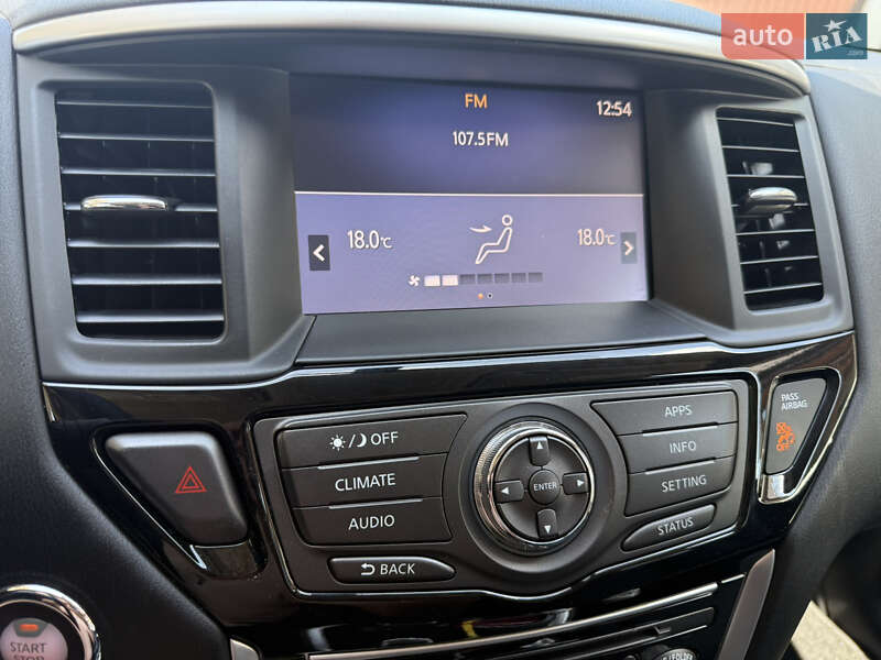 Позашляховик / Кросовер Nissan Pathfinder 2018 в Жовкві