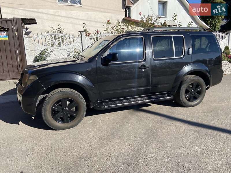Внедорожник / Кроссовер Nissan Pathfinder 2006 в Александрие