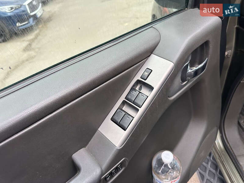 Позашляховик / Кросовер Nissan Pathfinder 2005 в Києві фото 13 Позашляховик / Кросовер Nissan Pathfinder 2005 в Києві