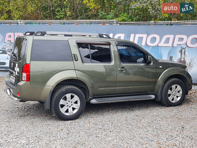 Внедорожник / Кроссовер Nissan Pathfinder 2005 в Киеве