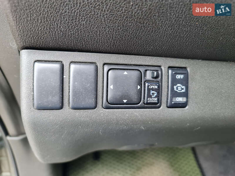 Внедорожник / Кроссовер Nissan Pathfinder 2005 в Киеве